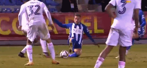 东契奇豪取42分7板8助4断难救主，湖人苦吞三连败，两大短板暴露无遗