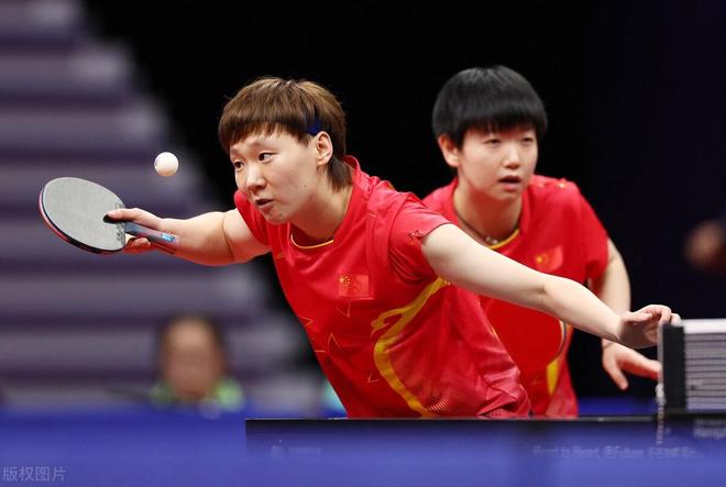 中超11月最佳球员候选：法比奥领衔，王燊超、吴曦、侯森在列