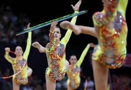 法兰克福球迷在诺坎普球场对巴萨支持者发动投掷袭击